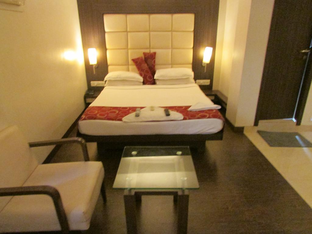 Hotel Mourya Residency Thane Exterior foto