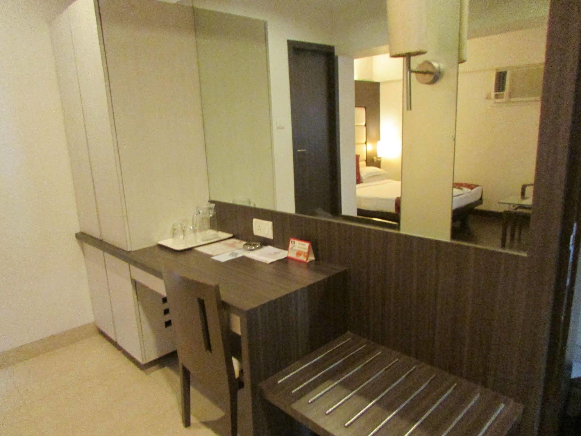 Hotel Mourya Residency Thane Exterior foto