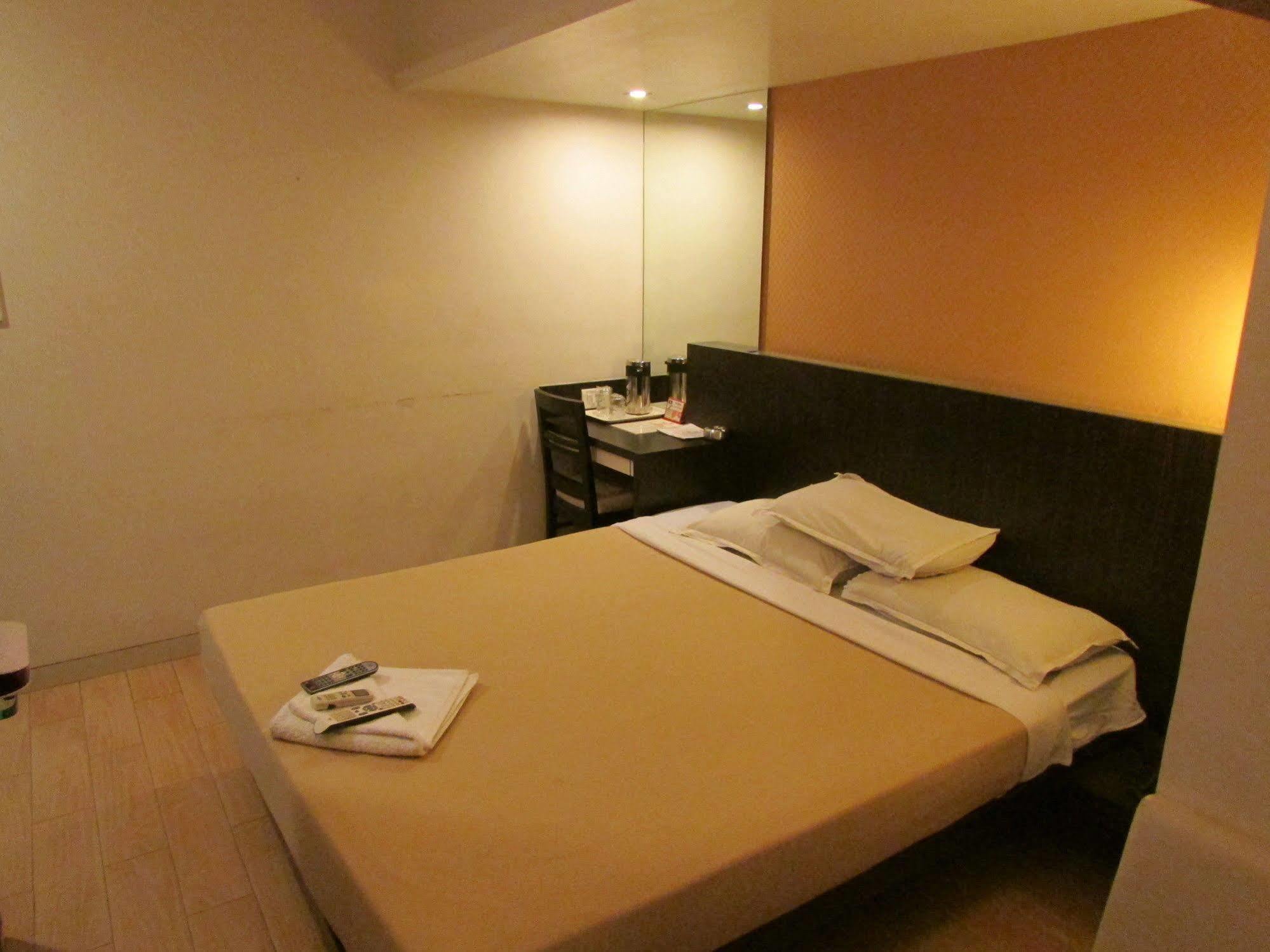 Hotel Mourya Residency Thane Exterior foto