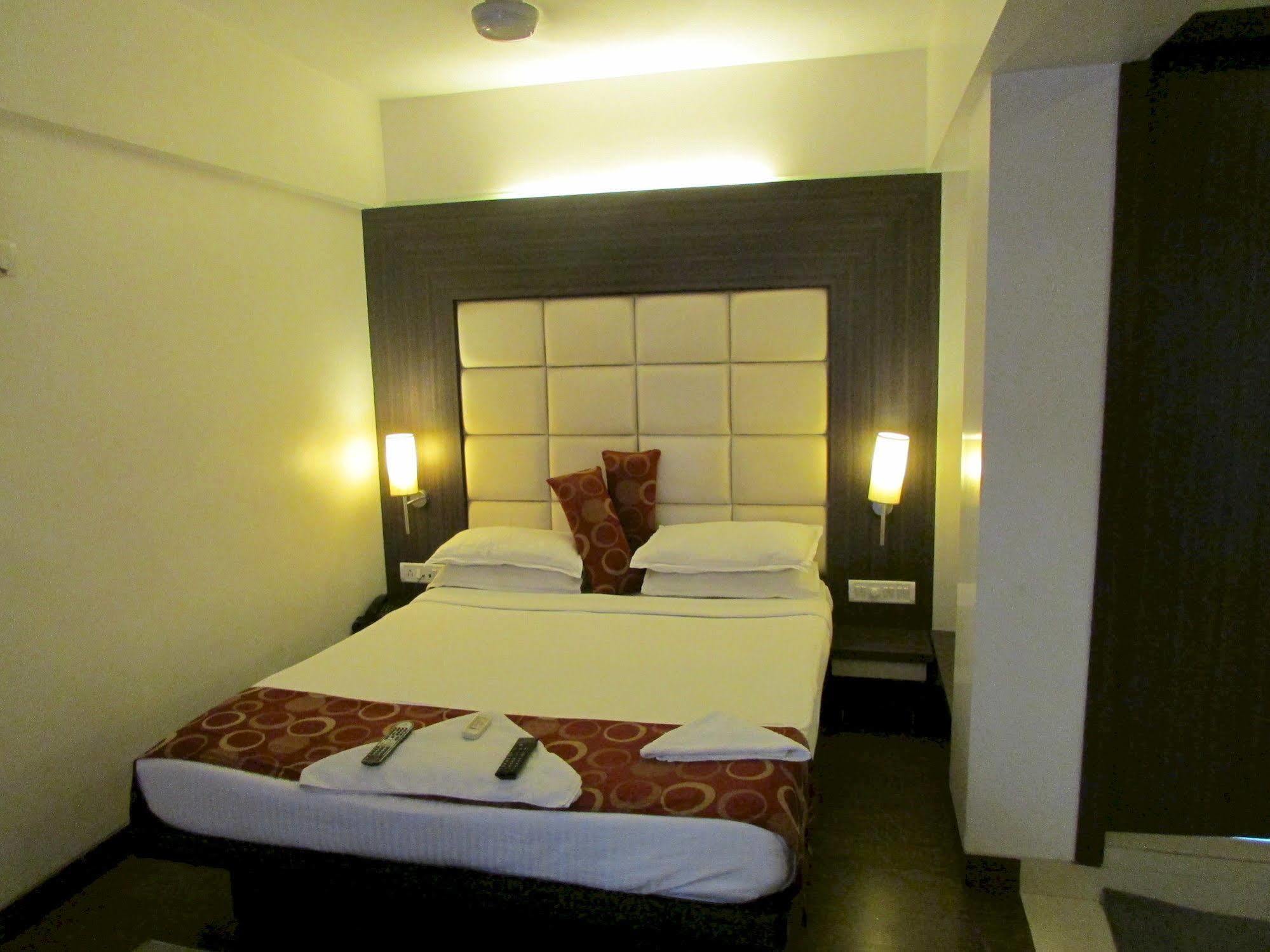 Hotel Mourya Residency Thane Exterior foto